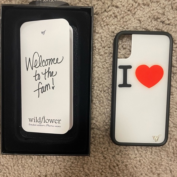 I ❤️ wildflower phone case! 💋 - Picture 2 of 3